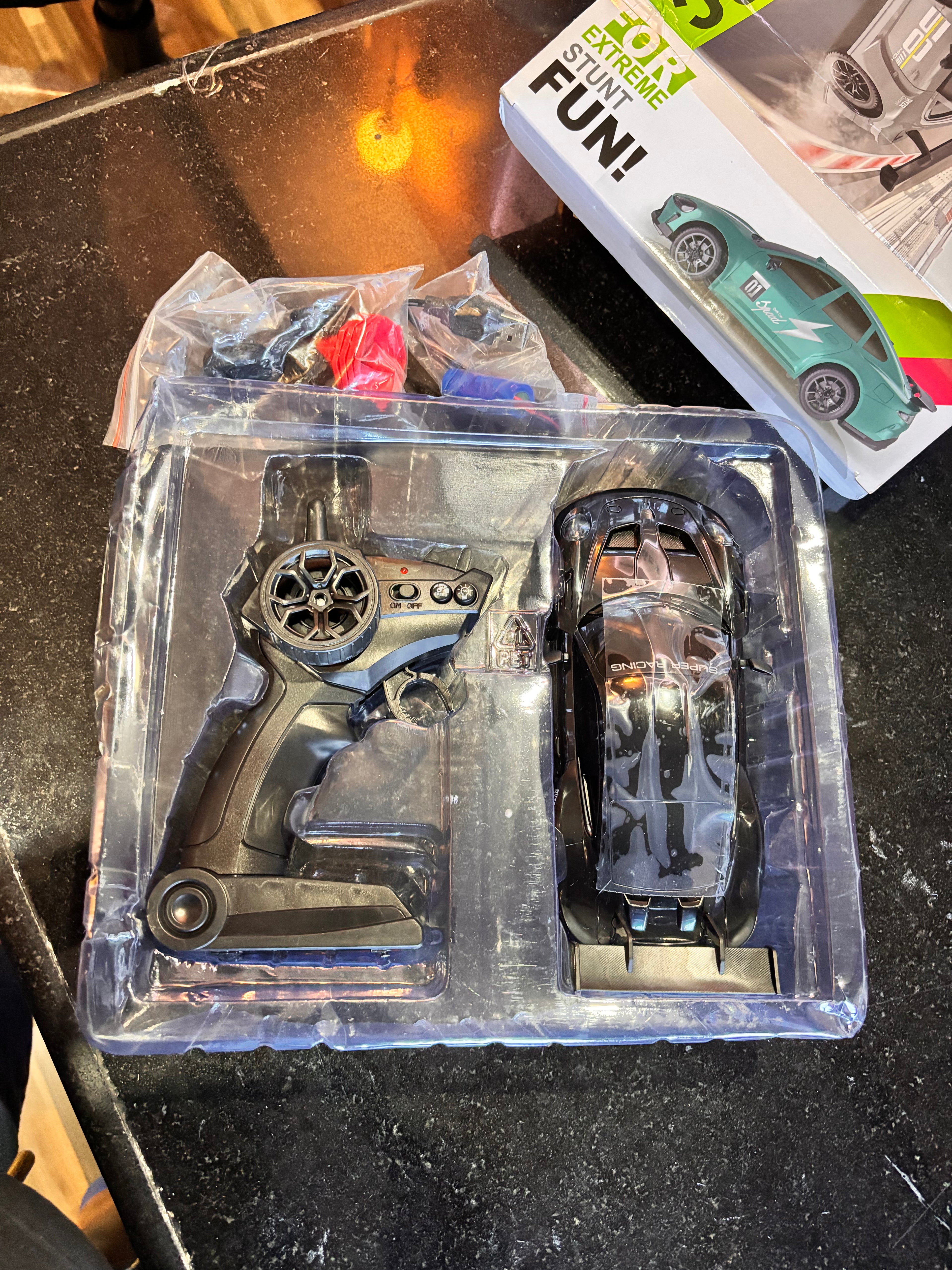 1:20 Drift Car With High Speed Of 20KM/H & Extra Set Of Tires And Cone - Project M Shop