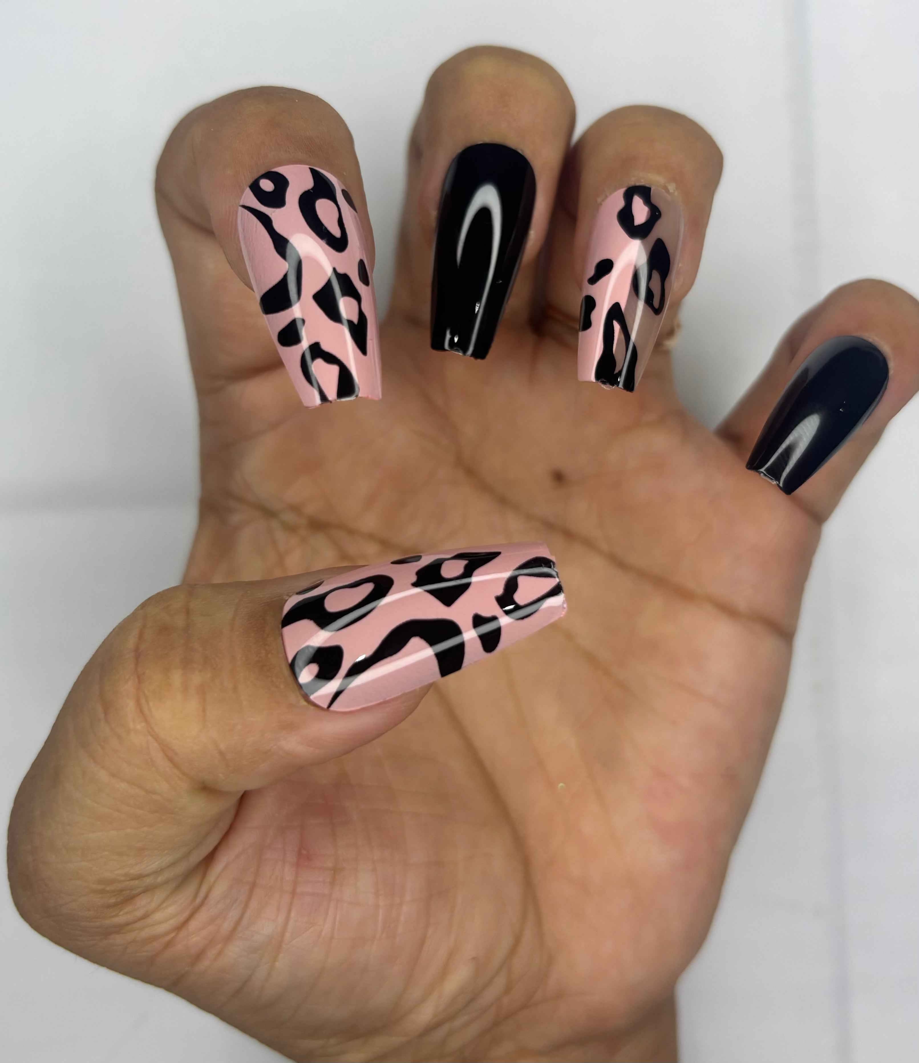 24 PCs Press-on Nails Set - Stylish and Easy Application