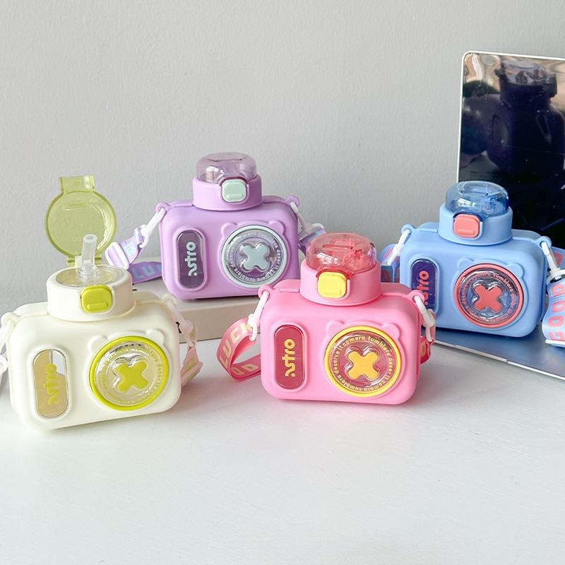 Camera Style Children's Water Bottle - 600 ml Anti-fall Plastic - Random Color
