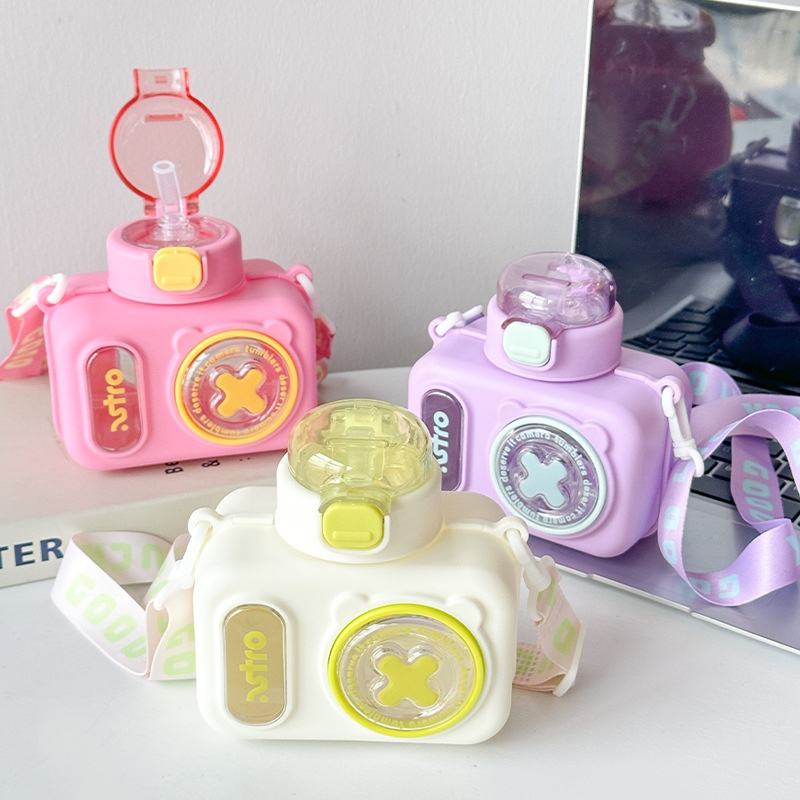 Camera Style Children's Water Bottle - 600 ml Anti-fall Plastic - Random Color