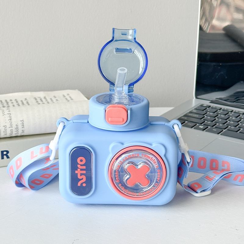 Camera Style Children's Water Bottle - 600 ml Anti-fall Plastic - Random Color