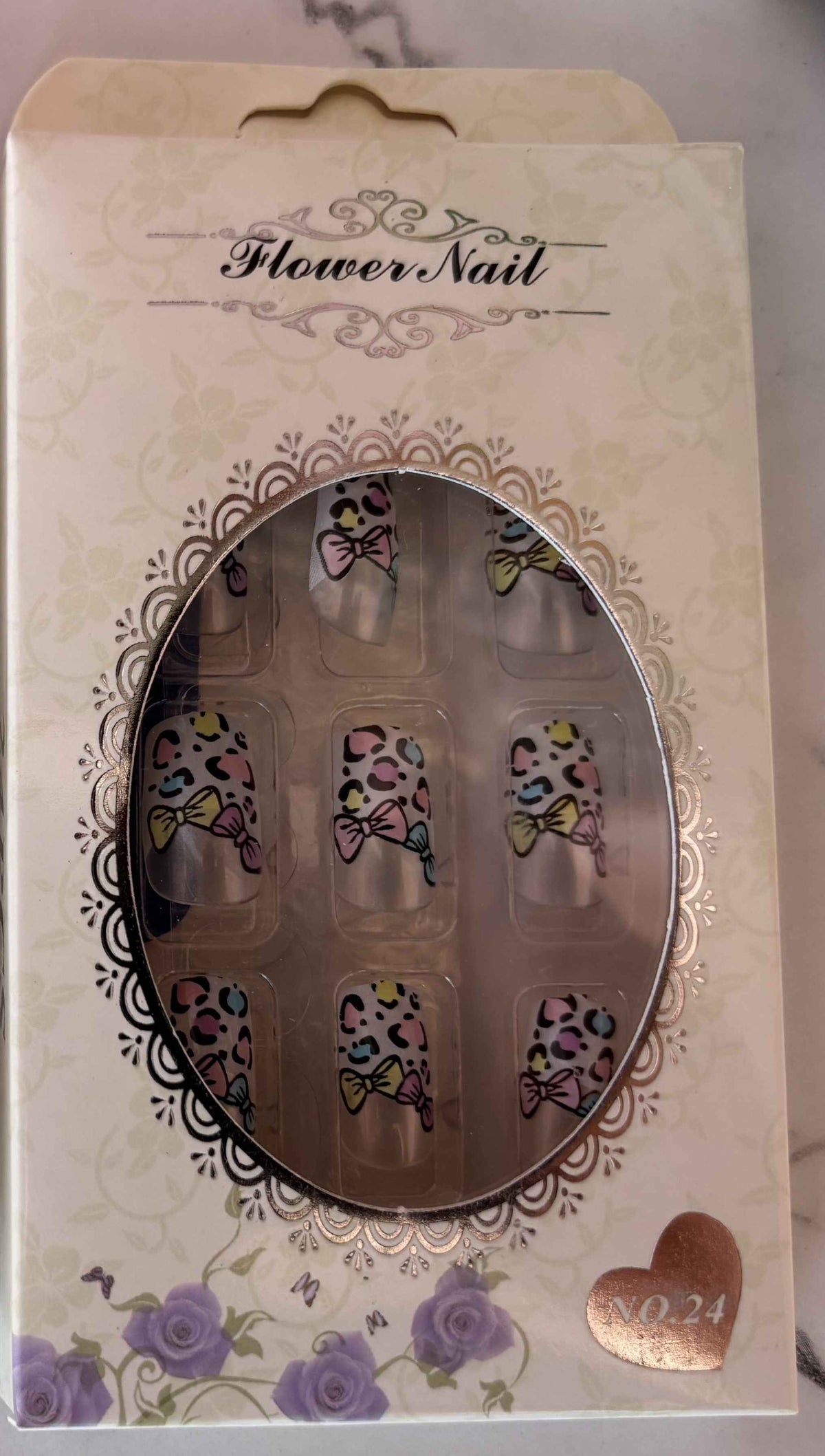 24 PCs Press-On Nails Set – Fest & Photoshoot Ready Nails
