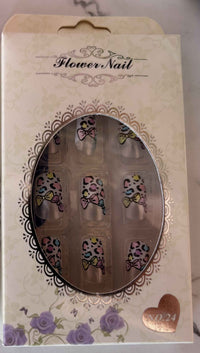 24 PCs Press-On Nails Set – Fest & Photoshoot Ready Nails